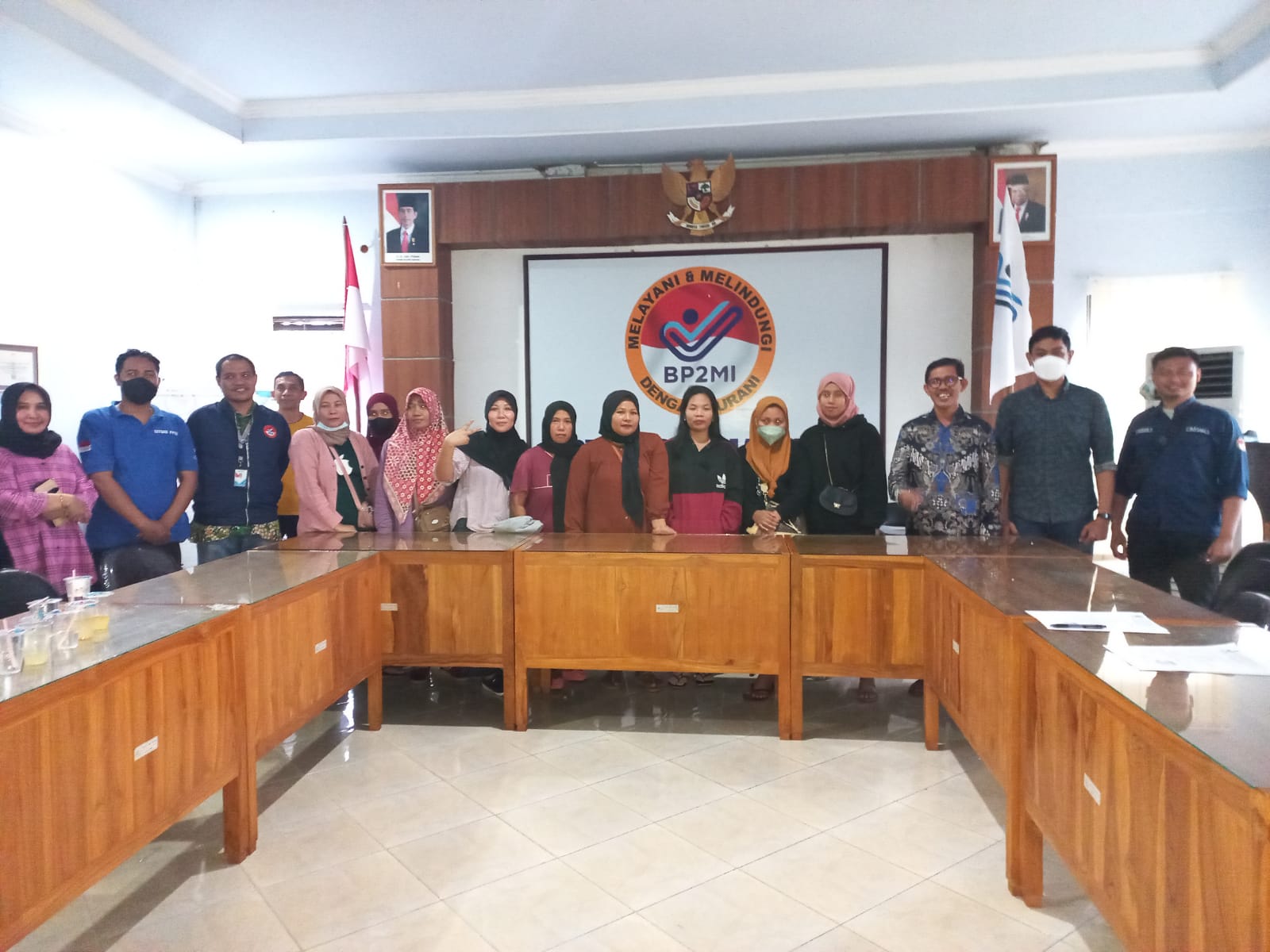 Dicegah Berangkat Ilegal, BP3MI NTB Fasilitasi 15 Warga NTB Pulang ke Kampung Halaman