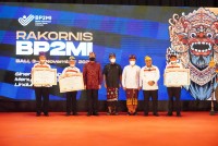 UPT BP2MI Wilayah Provinsi NTB Menerima Piagam Penghargaan WIlayah Bebas Korupsi (WBK)