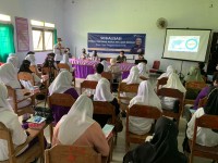 Sosialisasi Meraih Peluang Kerja ke Luar Negeri di STIKES Yahya Bima