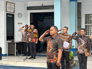 Upacara Bendera Dalam Rangka Hari Ibu ke 97
