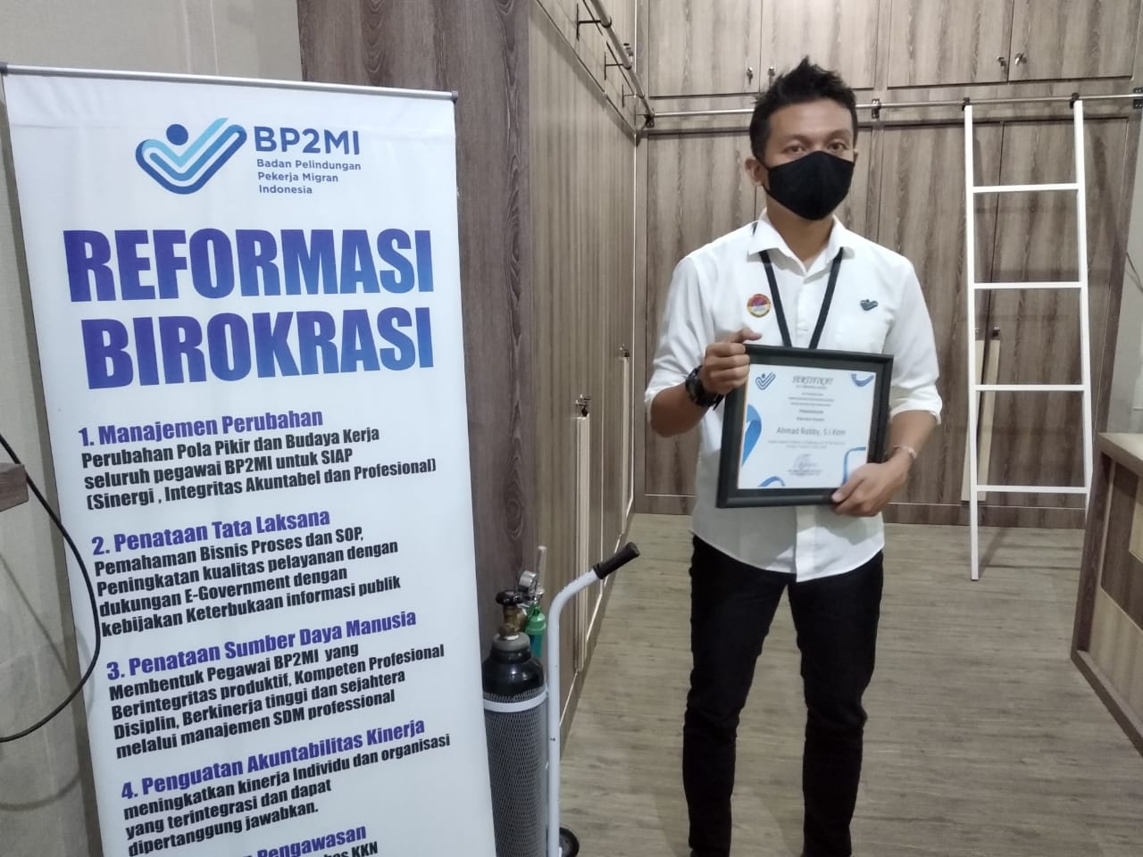 UPT BP2MI Mataram Memberikan Apresiasi Kepada Pegawai Terbaik